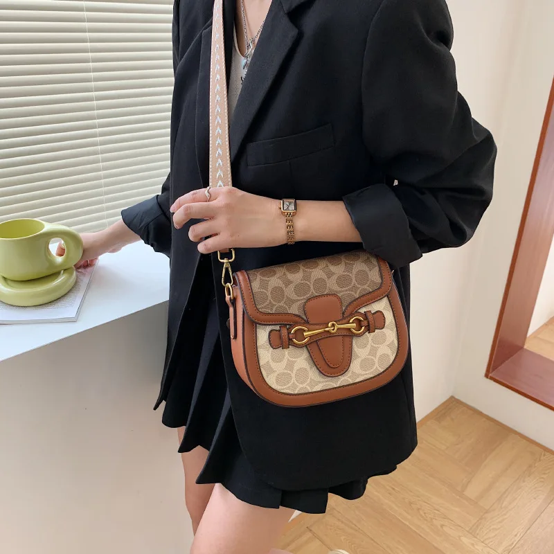 Bag female 2022 new tide fashion retro crossbody bag saddlebag wide shoulder strap shoulder bag
