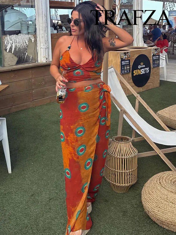 

Женский брючный костюм с V-образным вырезом и скрытой молнией