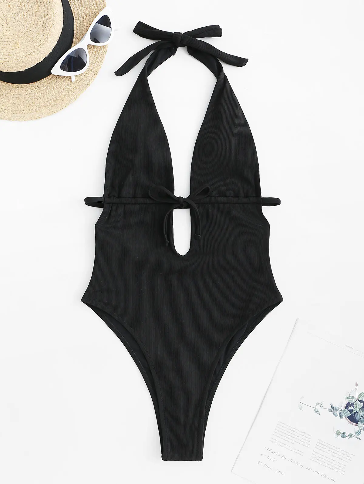 Слитный купальник в рубчик спереди с лямкой на шее |