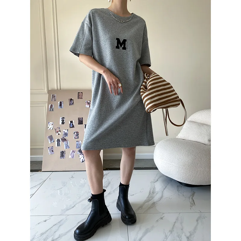 Простое платье-футболка с надписью дизайнерское нишевое Трендовое летнее Новое