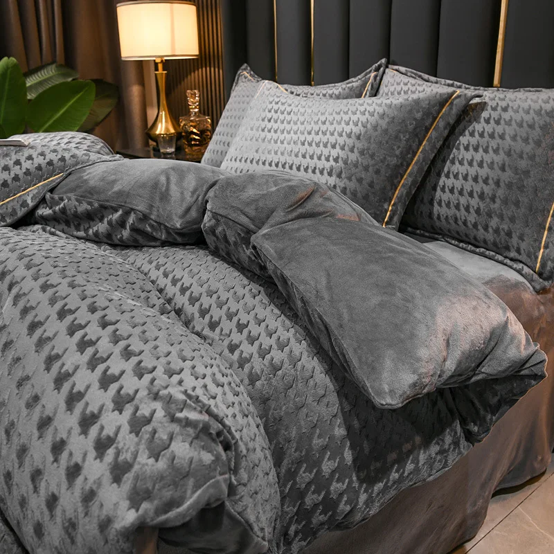 Luxury 3D Fluffy Plush Crystal Velvet Bedding Set Warm Duvet Cover Embroidery Bedding Set Bed Quilt Bed Sheet Queen Size 4Pcs