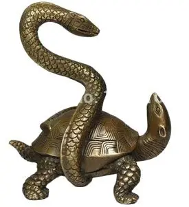 

Старая медная ручная работа змея раньше одного из четырех больших духовных животных китайского фэн-шуй: Сюаньу