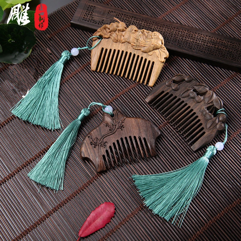 

Мини-гребень Shen Guibao из сандалового дерева, резной Расческа с кисточками, аксессуары для парикмахера