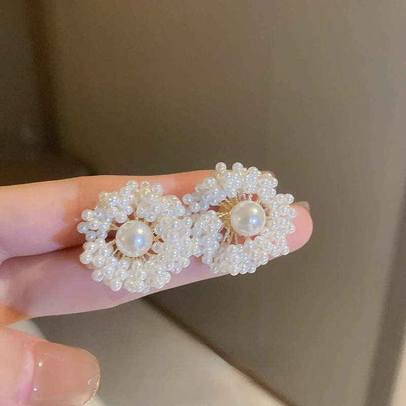 

KAITIN Pearl Flower Cluster Earrings for Women French Style Personality Female Stud Earring Light Luxury Gold Plated Jewelries