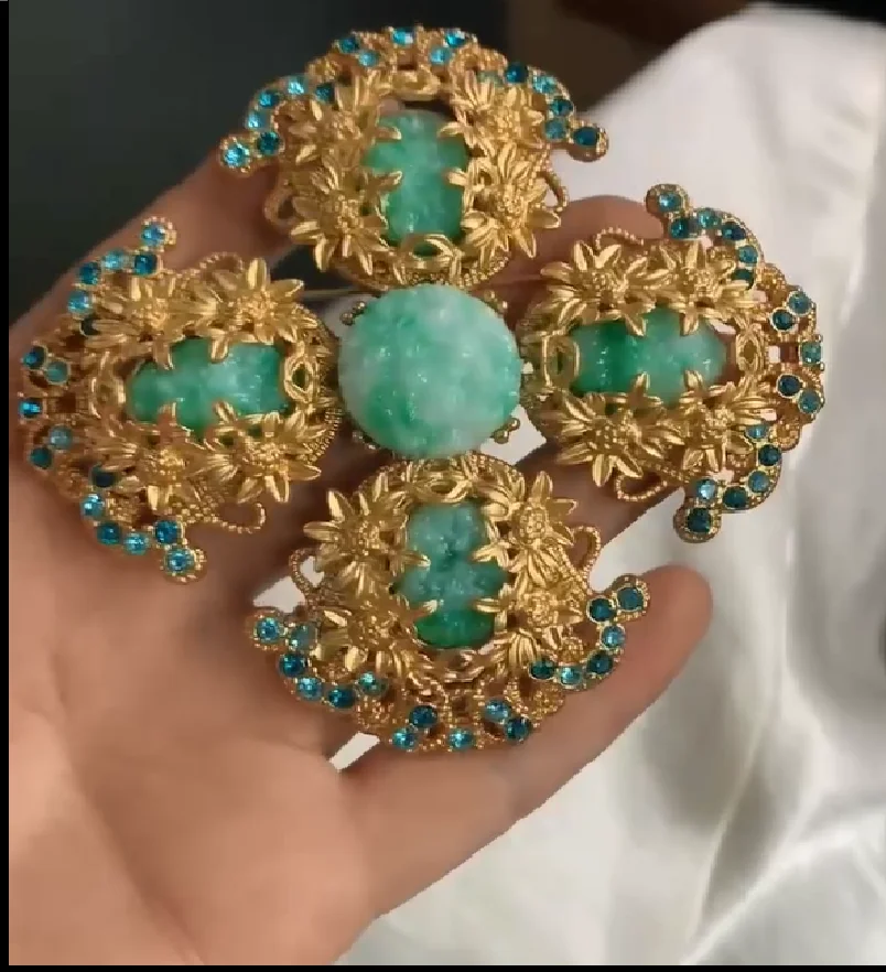 Фото Court Style Zircon Resin Floral Statement Brooch Pins for Women Designer Jewelry Luxury Clothing Accessory №2