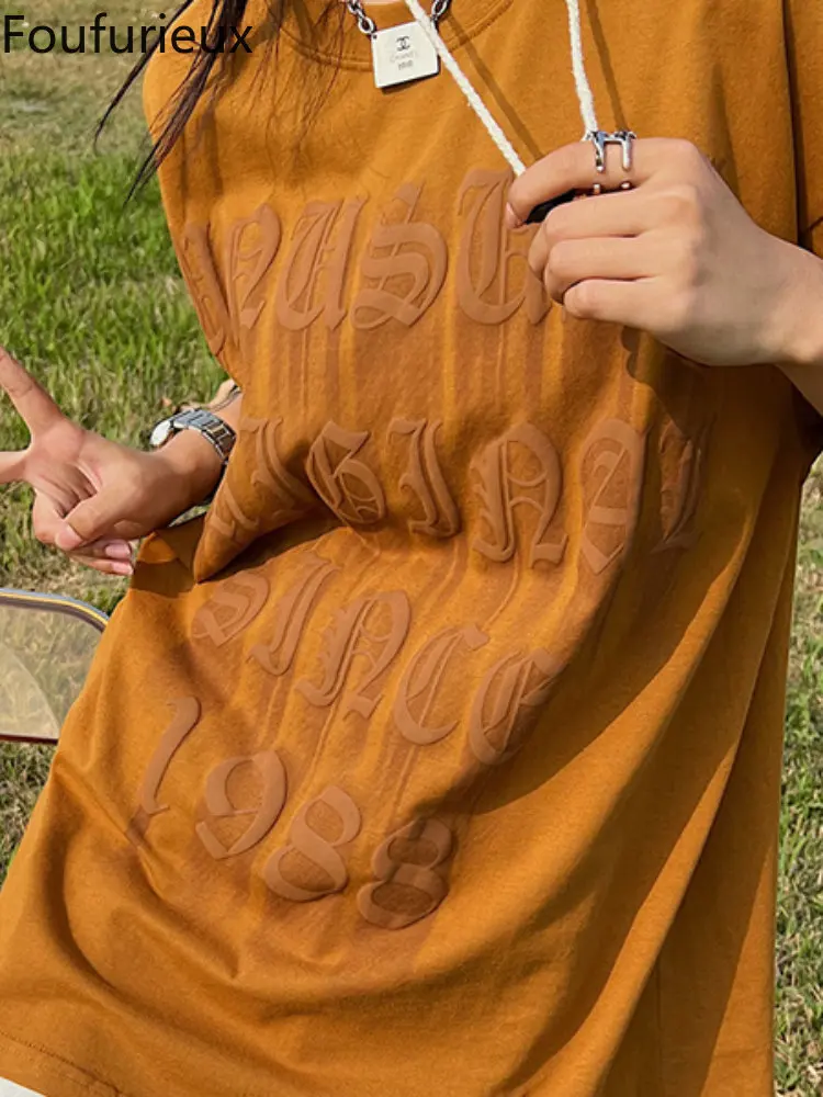 

Летняя женская футболка с коротким рукавом и буквенным принтом