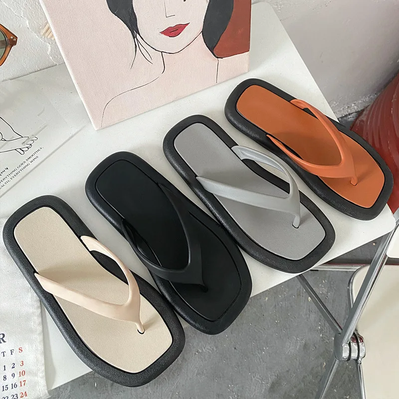 

Square Head Flip Flops Women Outdoor Holiday Beach Shoes New Fashion Summer Slippers Simple Designer Shoes Cozy Flat Home Slides