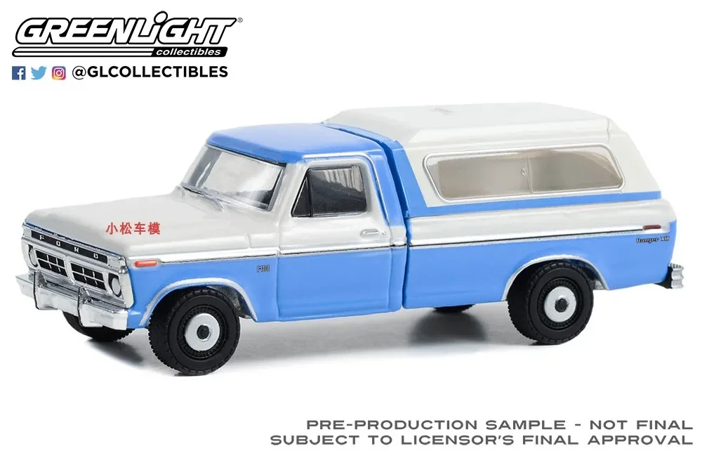 1:64 1975 Ford F-100 Ranger XLT с корпусом для кемпинга-Ветрозащитный синий и белый коллекция