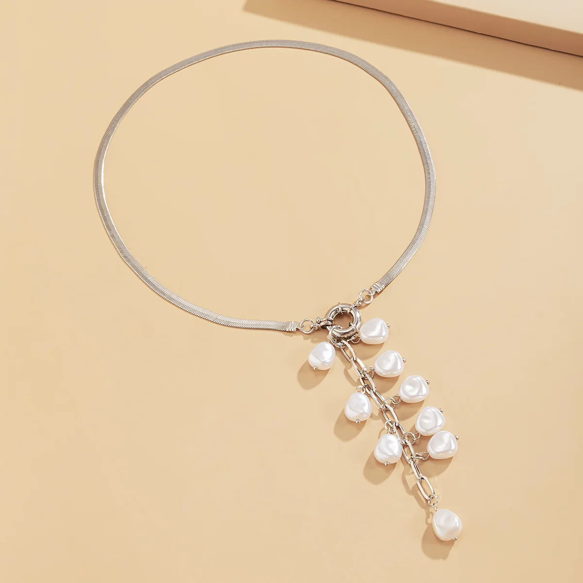 Baroque court style imitation pearl tassel necklace retro geometric flat snake bone necklace snow soft jewelry