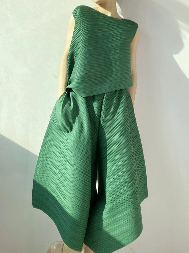 

Women Sets Miyake Pleated Fashion High Street Solid Loose Large Size Sleeveless O-Neck Pullover And Pants Two-piece set