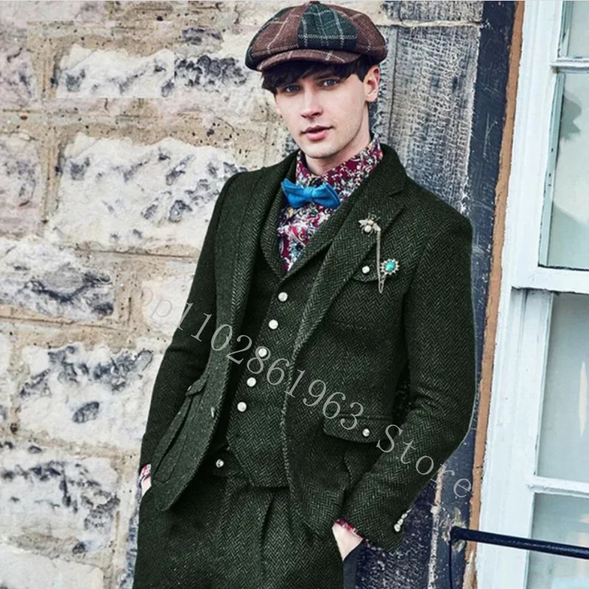 Рисунок 4 - Костюмы для мужчин