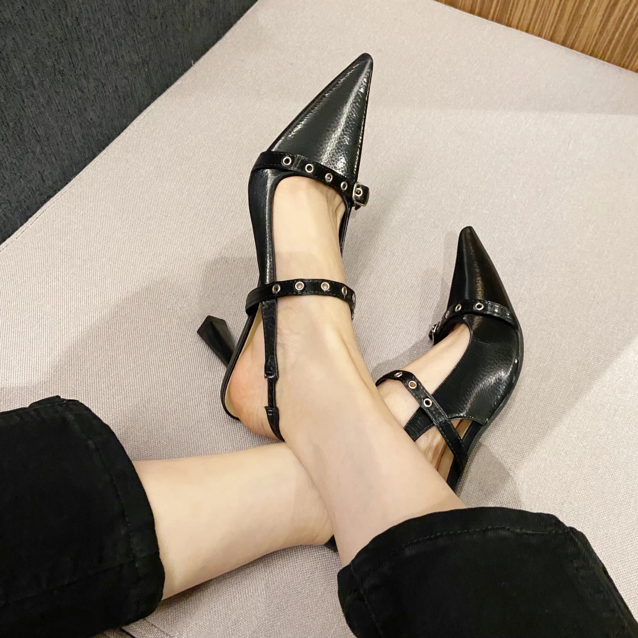 Женские босоножки с острым носком привлекательные летние туфли на высоком