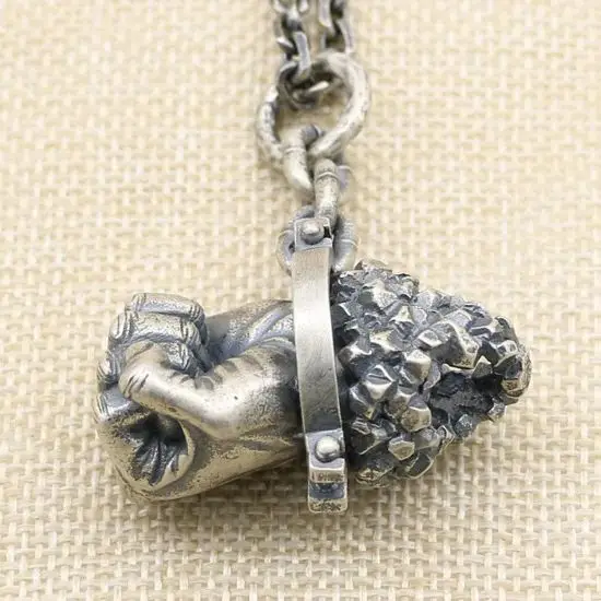Кулон в виде кулака из серебра 925 пробы стиле рок