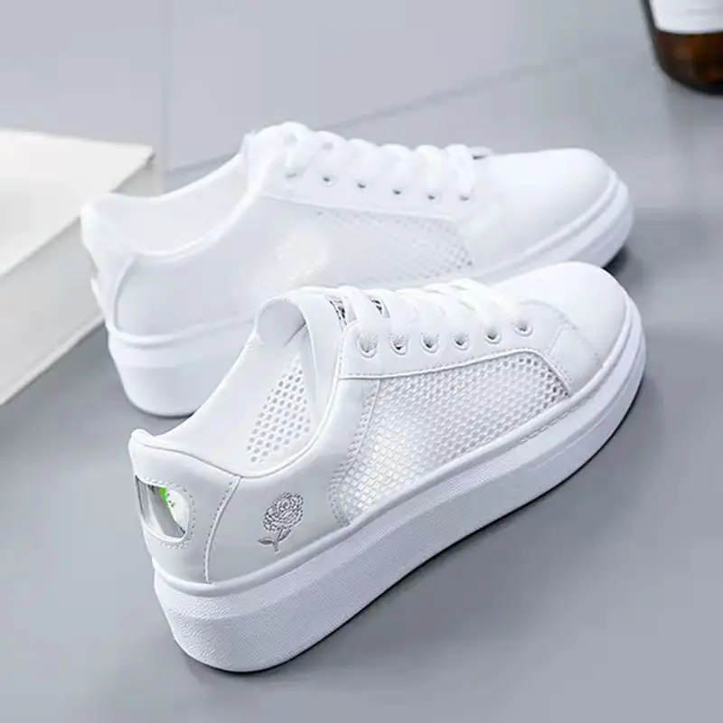 2023 Women Casual Shoes New Spring White Sneakers Breathable Flower Lace-Up Women Sneakers Women Shoes Fashion Flats