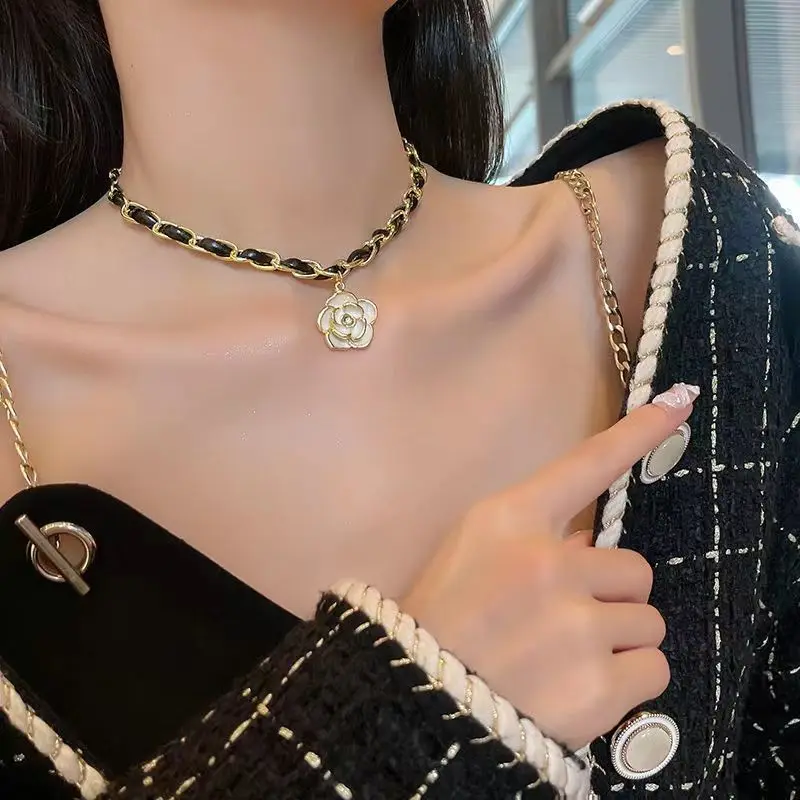 

Camellia collar trenzado 2023 nuevo temperamento moda clavícula cadena nicho diseño accesorios collar