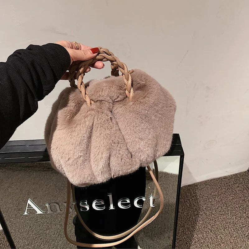 Women Wallet Plush Handbags New Shoulder Bag Letter Messenger Bag Elegent Purse And Bags Lovly Autumn Winter Celebrity Plush Bag
