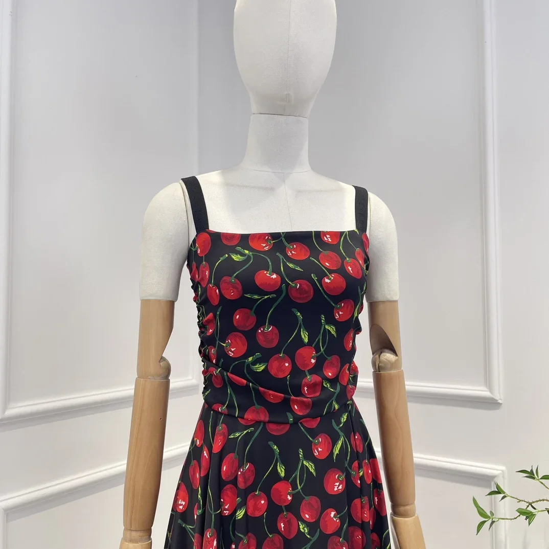 Рисунок 2 - Женское плиссированное платье миди без рукавов