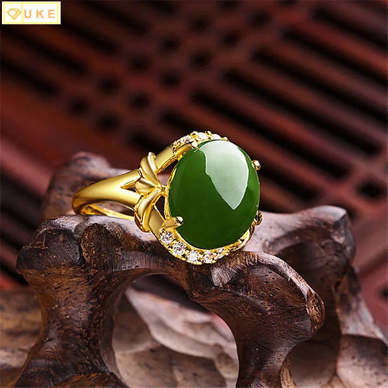 

Кольцо из 18-каратного желтого золота с нефритовым изумрудом, 24 к