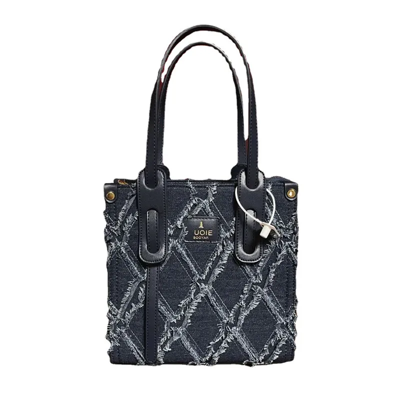 Famous Brand Designer Fashion Women's Large-Capacity Shoulder Tote Bag Letter Embroidery Canvas Portable Trendy Commuter Bag