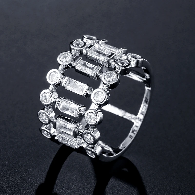 

2022 New Exquisite Elegant Geometry Zircon Ring for Women Fashion Jewelry Simple Personality Design Aesthetic Rings Party Gifts