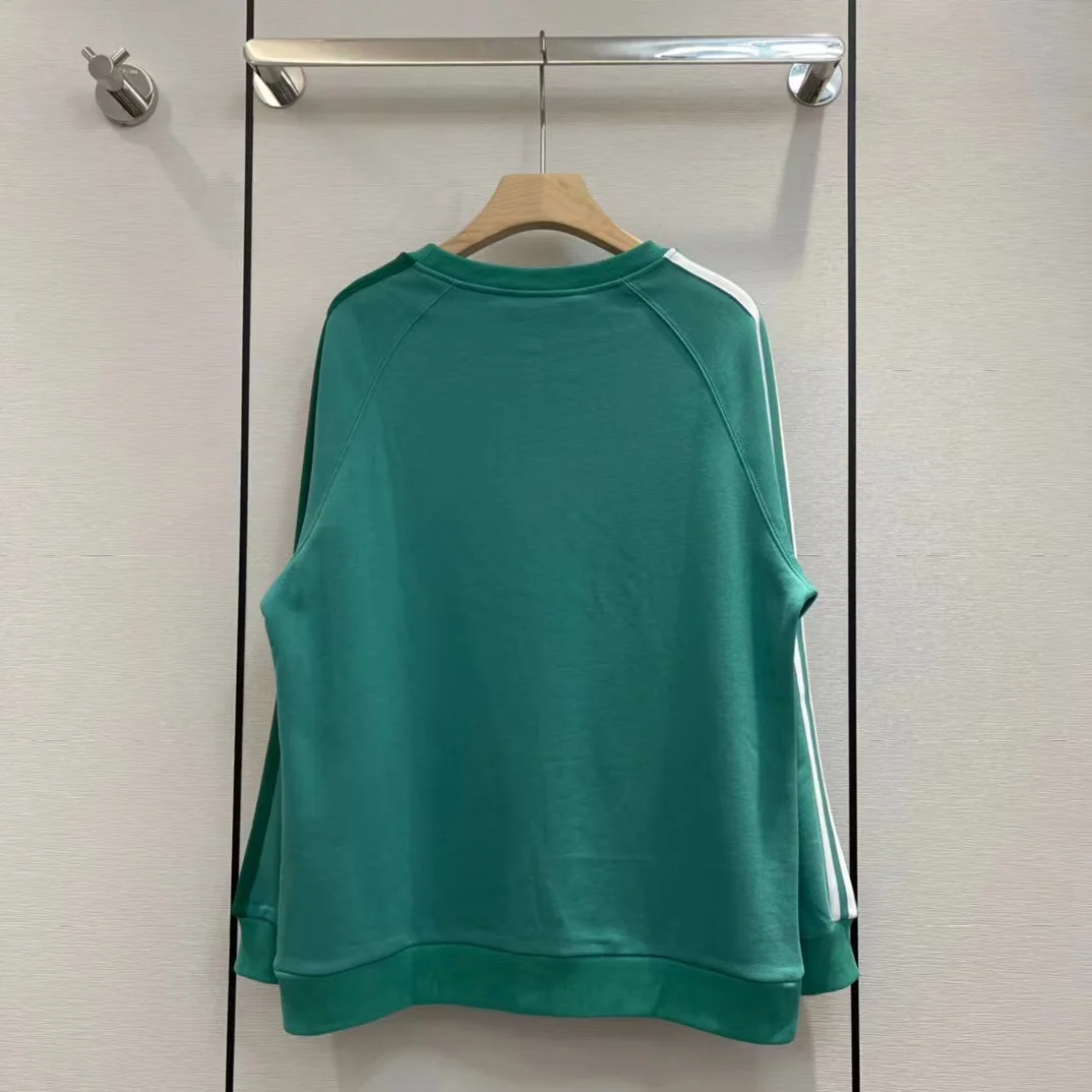 

Early Fall 2022 contrast casual threaded strip-edged loose crew neck sweatshirt versatile simple and stylish