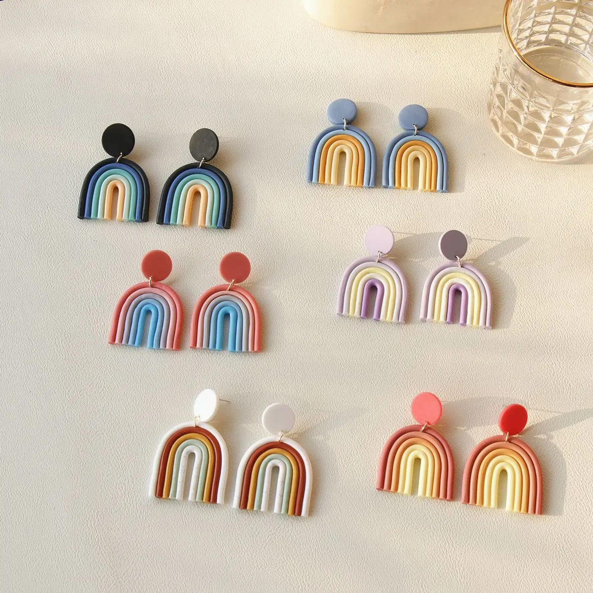 

Cartoon Soft Pottery Rainbow Earrings Sweet Cute Stitching Stud Earring U-shaped Personality Temperament Fashion Lady Ear Jewelr