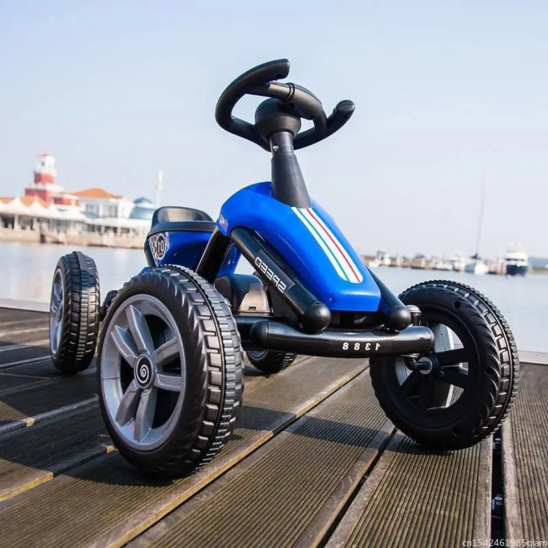 Четырехколесный педальный велосипед Go-Kart