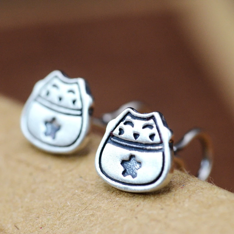 

Cute Lucky Cat Woman S925 Sterling Silver Stud Earrings Retro Old Sterling Silver Simple Small Jewelry Gift for Girlfriend