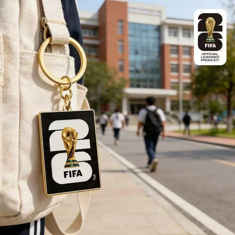 Фото Официальный брелок-кулон FIFA 2026 с трофеем Чемпионата мира, аутентичный сувенир Чемпионата мира, подарок для футбольного фаната №5
