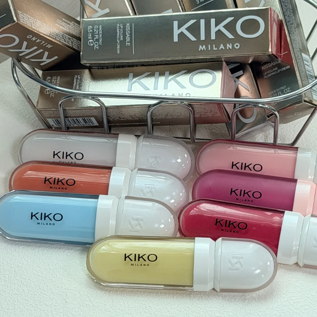 Фото KIKO Milano Kissable Lip Gloss: увлажняющий эффект, увеличение объема губ, питательная формула, глянцевое сияние, естественный вид, нелипкий уход, макияж. №4
