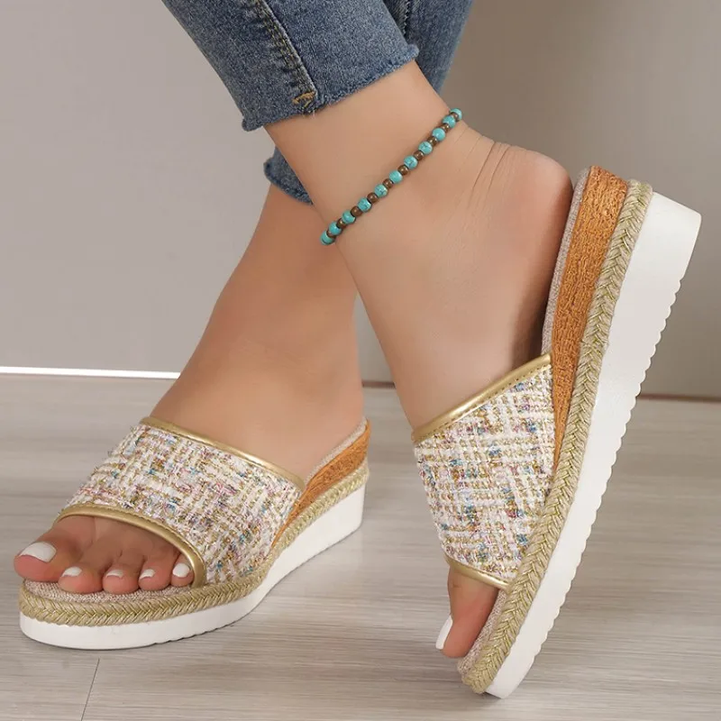 

Женские шлепанцы на танкетке, повседневные сандалии на среднем каблуке, с ремешком на пятке, сланцы, лето 2023