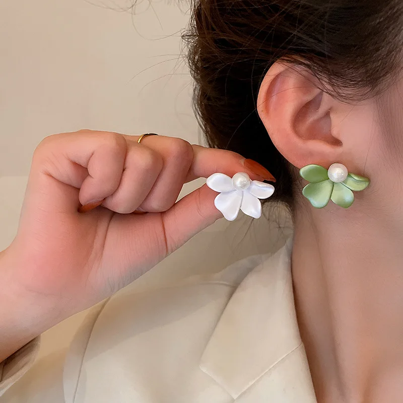 

Simple Flower Earrings Acrylic Petals Pearl White Green Color Fashion Women Girl Custom Accessories Creative Fresh Wholesale