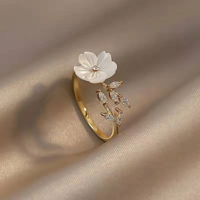 

2023 New Korean Fashion Temperament Fine Pearl Flowers Open Ring Senior Crystal Leaves Adjustable Rings Women Jewelry