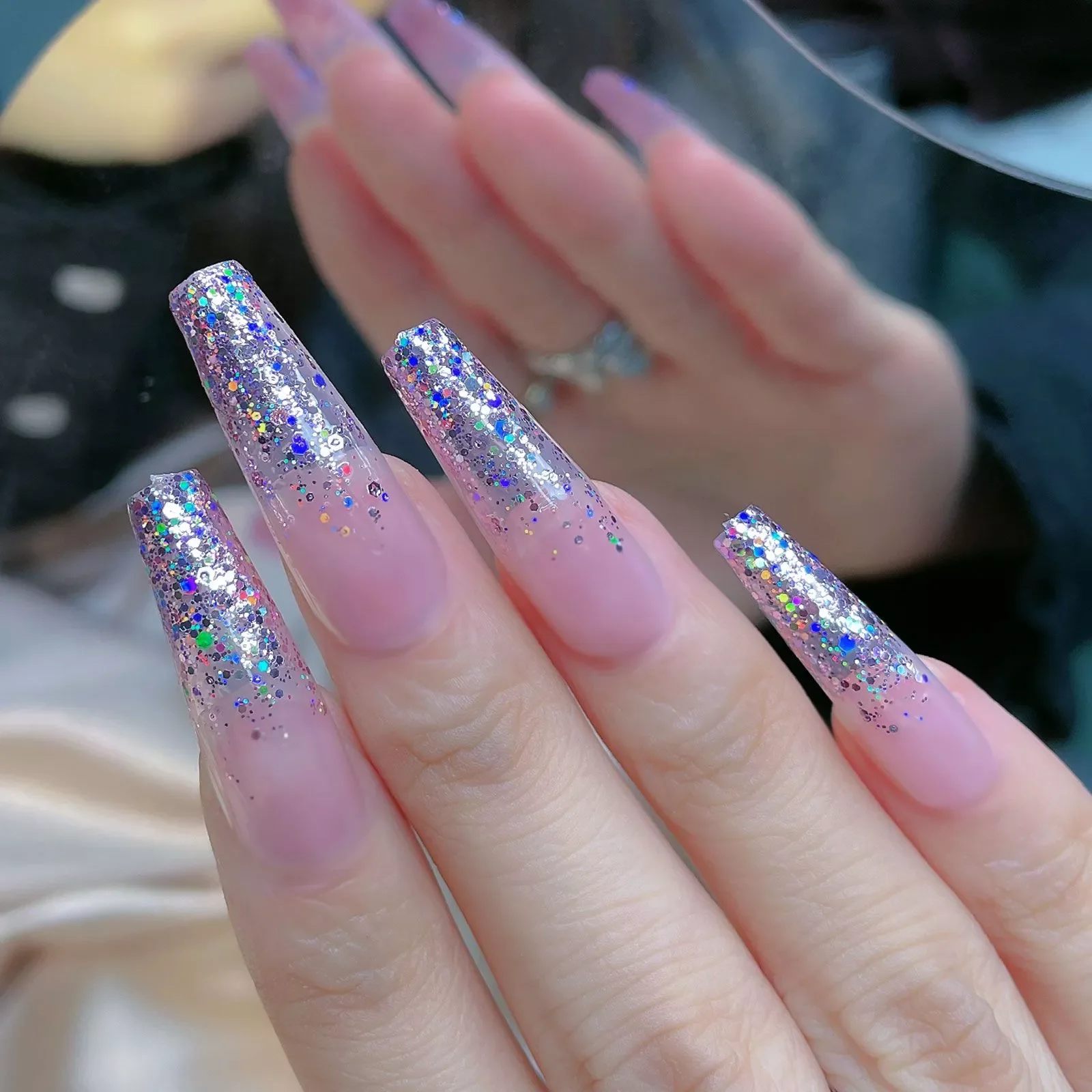 

Glitter Pink Graffiti Detachable Long Almond False Nails Wearable Fake Nails Full Cover Nail Tips Press On Nails 24pc