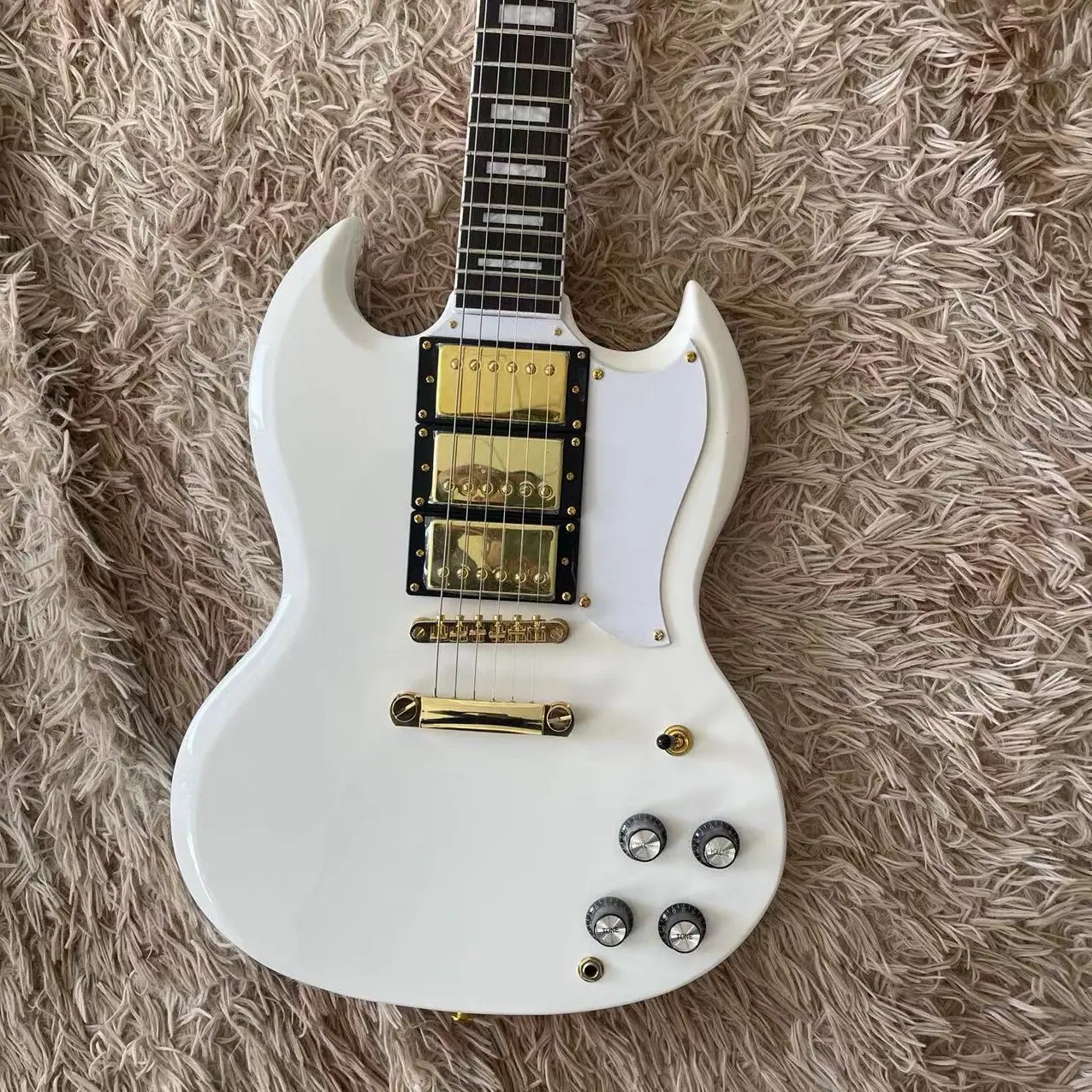 

SG all-in-one electric guitar, white mahogany body, 3 pickups, LP string bridge, white guard board, rosewood fingerboard inlay,