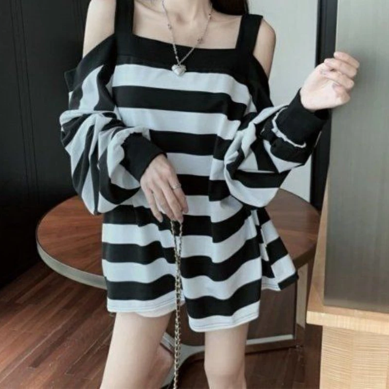 

Spice girl sexy striped off shoulder long sleeve T-shirt women 2022 Spring And Autumn Korean fashion loose square collar hoodie