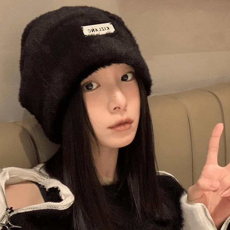 Finestate Autumn and Winter Plush Black Pile Heap Cap Women Versitile Fashion Big Head Circumference Make Your Face Look Smal... |