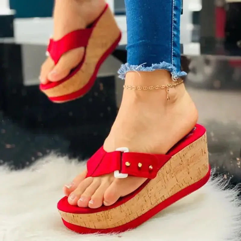 

2022 Summer New Ladies Plus Size Slippers Metal Casual Heightening Clip-on Pine Cake Heel Women's Herringbone Wedge Slippers
