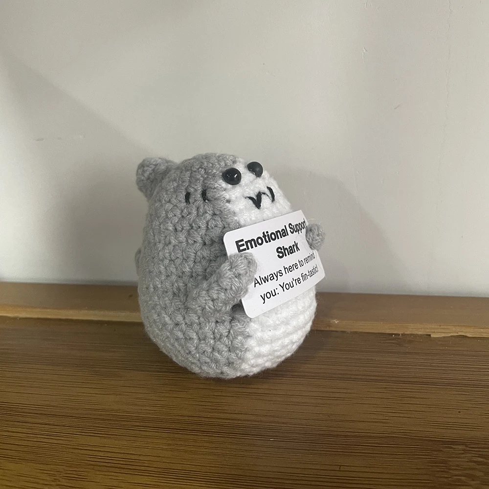 

Funny Crochet Positive Energy Shark Doll with Card Home Room Decoration Handmade Knitted Flower Bee Ornament Christmas Gifts