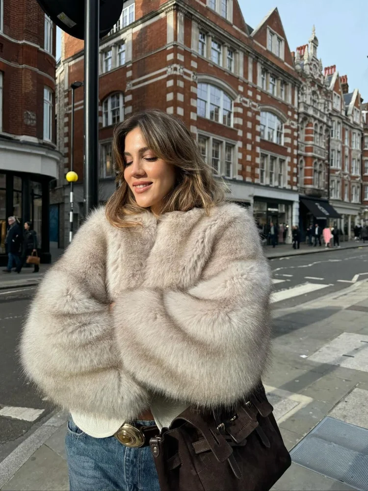 Женская короткая шуба из искусственного меха