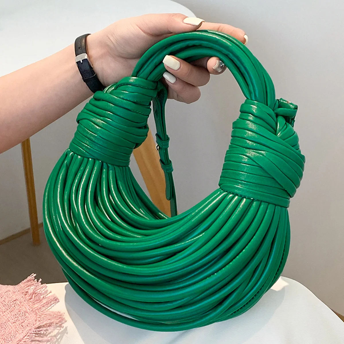 

Сумка Half Moon женская сумка Лето 2022 Новая модная индивидуальная ручная сумка через плечо универсальная нишевая сумка-мессенджер