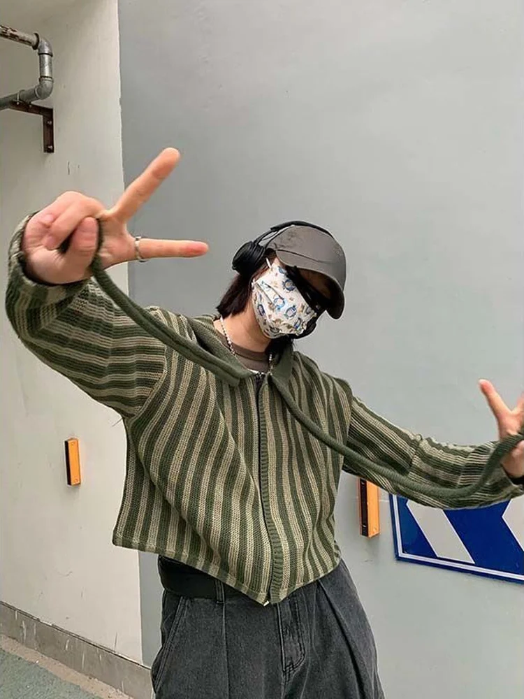 Женский трикотажный кардиган с капюшоном свободный в полоску на молнии