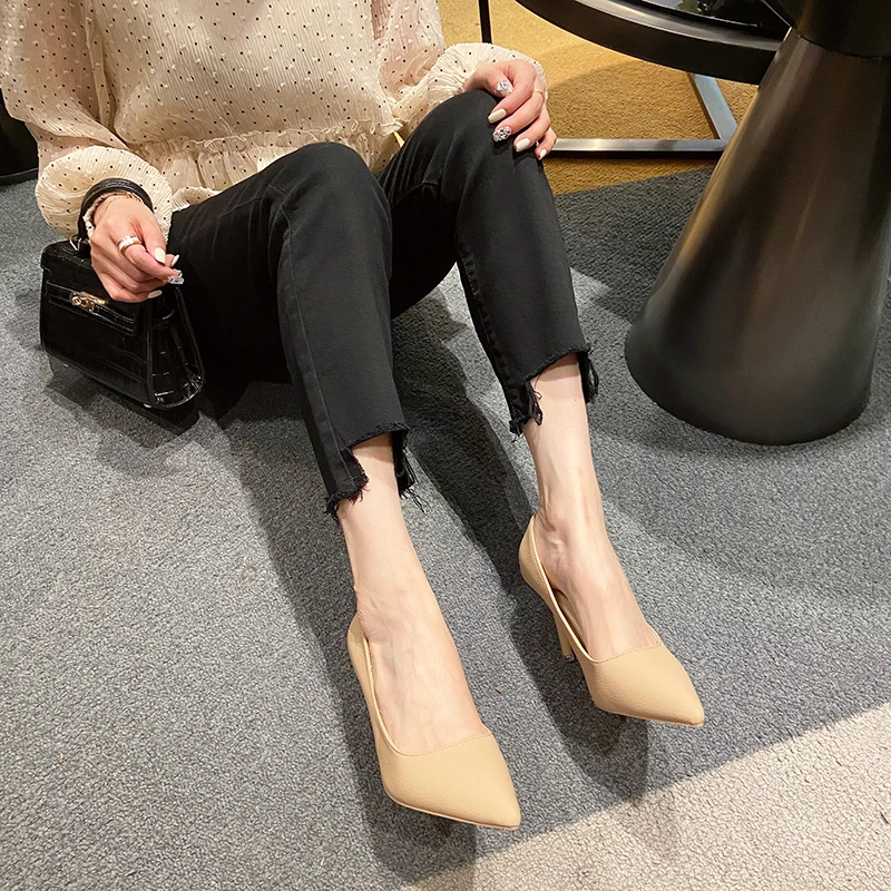 Новые осенние туфли на тонком каблуке женские без шнуровки высоком с заостренной