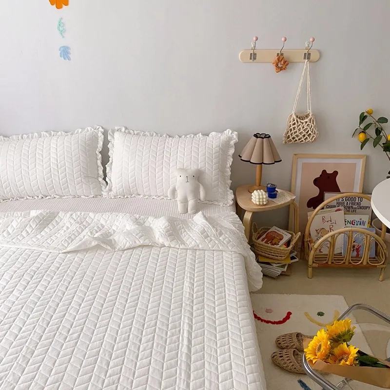 

Korean Ruffles Quilted Summer Blanket Princess Pleated Solid Queen Quilts Soft Skin-friendly Thin Comforter Set or Single Quilt