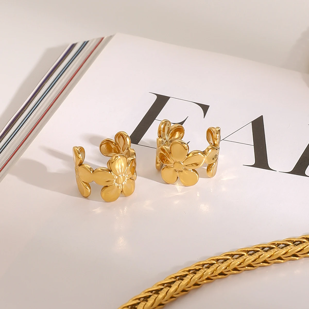 Женские серьги-клипсы Uworld в ассортименте