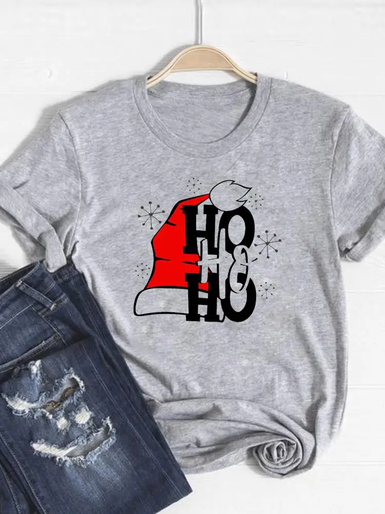 

Женская футболка с надписью «Happy Christmas»