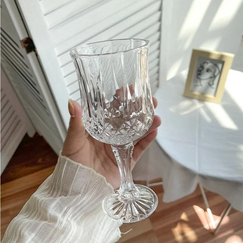 

Бокалы из стекла для вина и шампанского