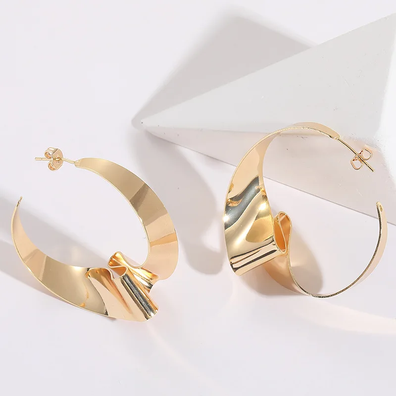 

2023 New Fashion Women Ins Exaggerate Irregular Smooth Ruffled Copper Stud Earrings Women Geometric Knotted Ruffled Earrings