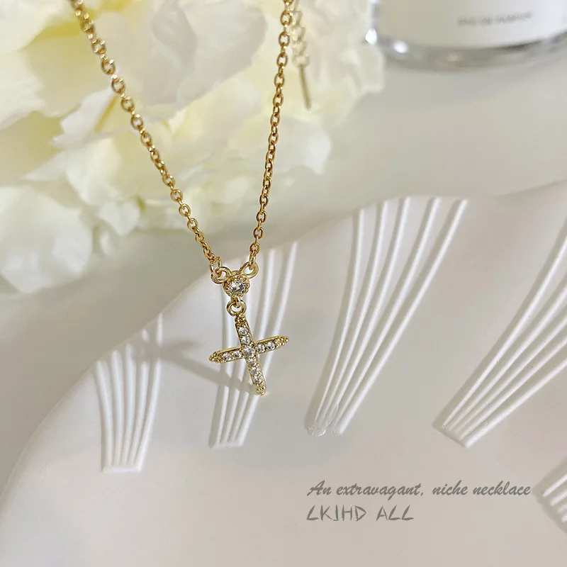 

Micro-set Zircon Cross Pendant Women's Necklace New Luxury Fashion Temperament Clavicle Chain Jewelry Accessories Neck Chain