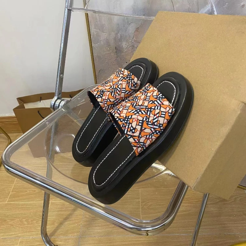 2023 Summer New European Fashion Slippers Daily Thick Sole Women's Sandals, Suitable for Home and Outdoor Wear